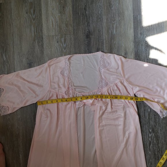 Cara pink robe and matching dressing gown - Picture 4 of 16